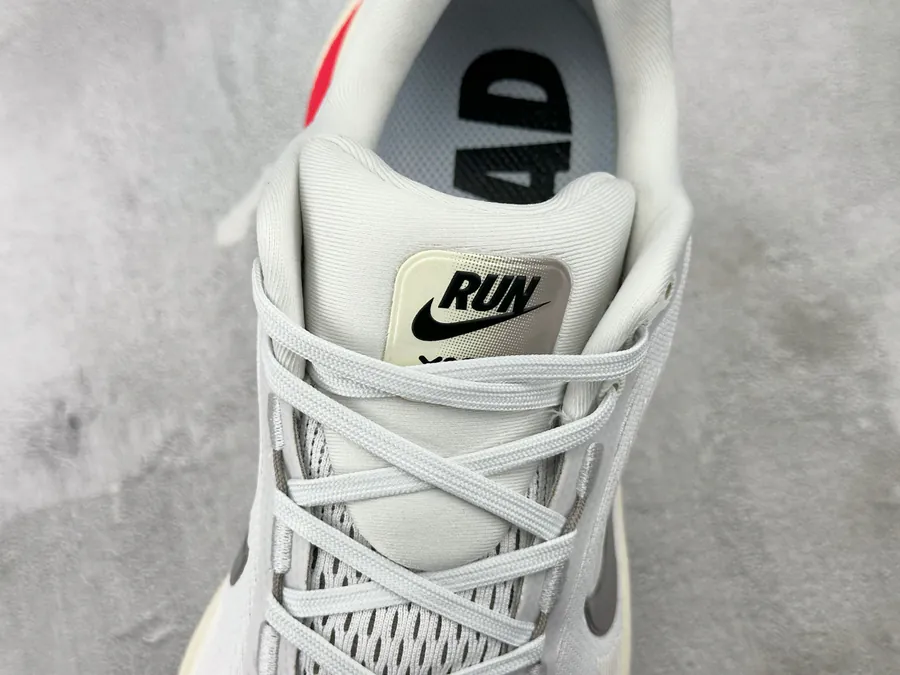 Nike Vomero 18 White Red