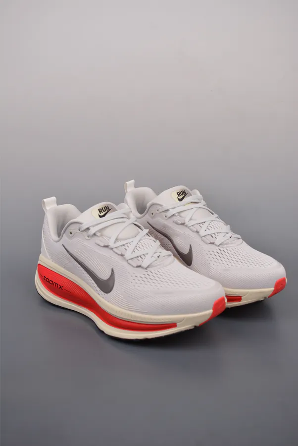 Nike Air Zoom Vomero 18 Premium Running Shoes