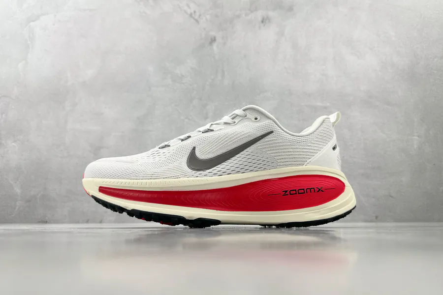 Nike Vomero 18 in White and Red