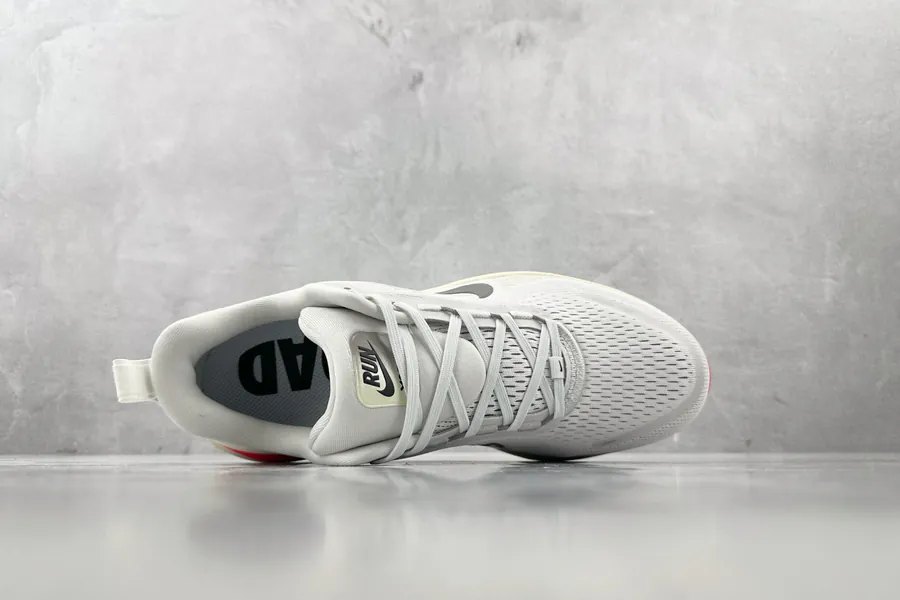 Nike Vomero 18 in White and Red