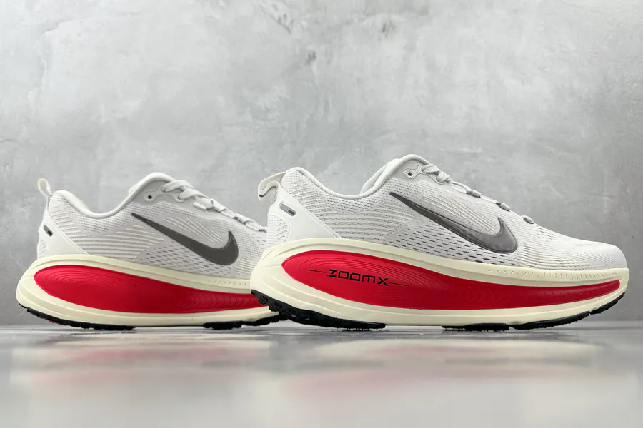 Nike Vomero 18 in White and Red