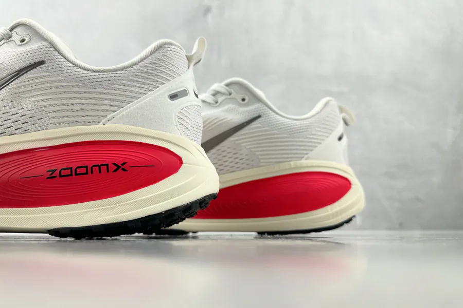 Nike Vomero 18 in White and Red