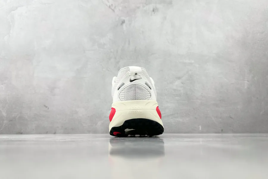 Nike Vomero 18 in White and Red