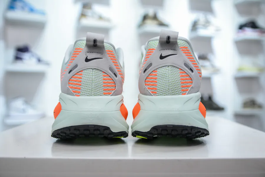 Nike Air Zoom Vomero 18 Running Shoes