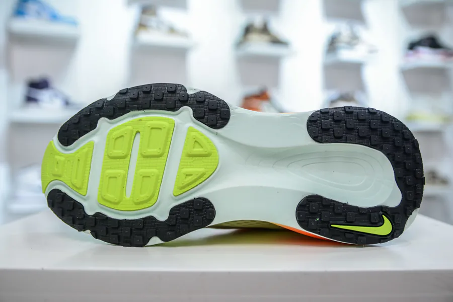 Nike Air Zoom Vomero 18 Running Shoes