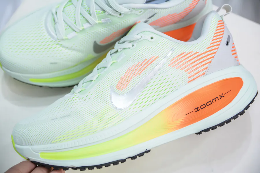 Nike Air Zoom Vomero 18 Running Shoes