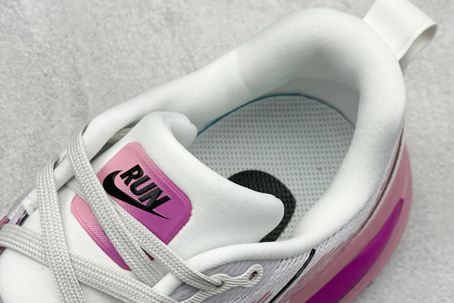 Nike NK Zoom VOMERO 18 Lightweight Running Shoes