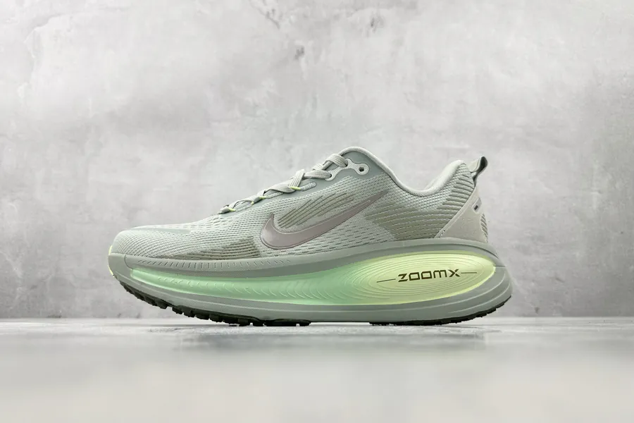 Nike Vomero 18 in Grained Calfskin
