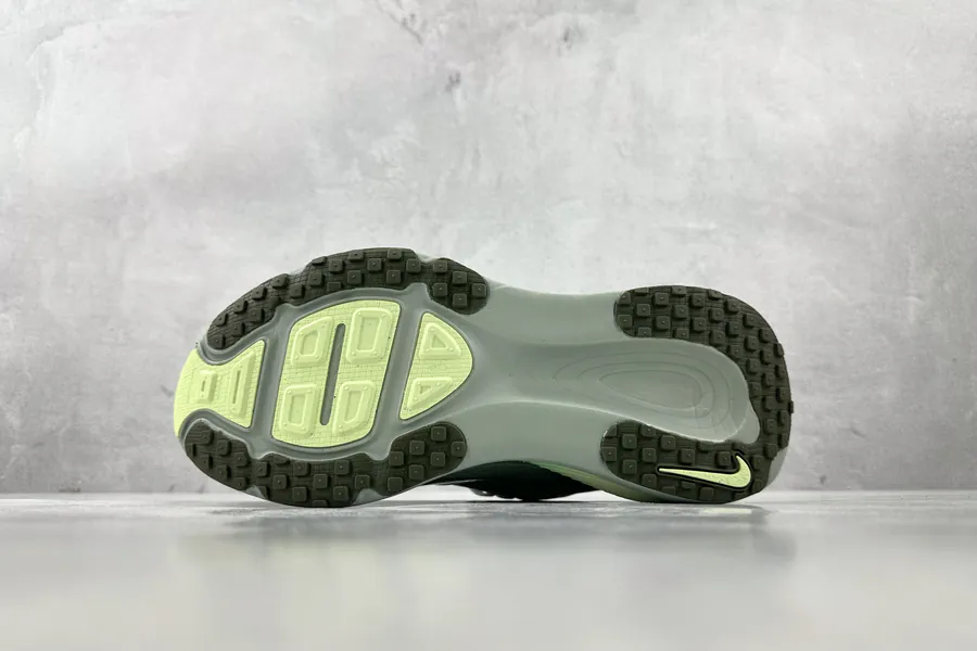 Nike Vomero 18 in Grained Calfskin