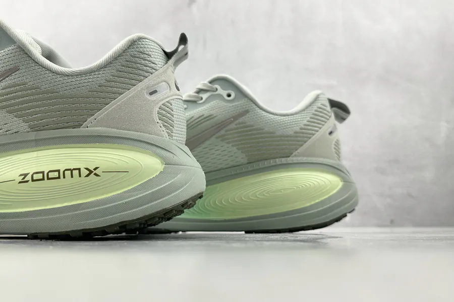 Nike Vomero 18 in Grained Calfskin