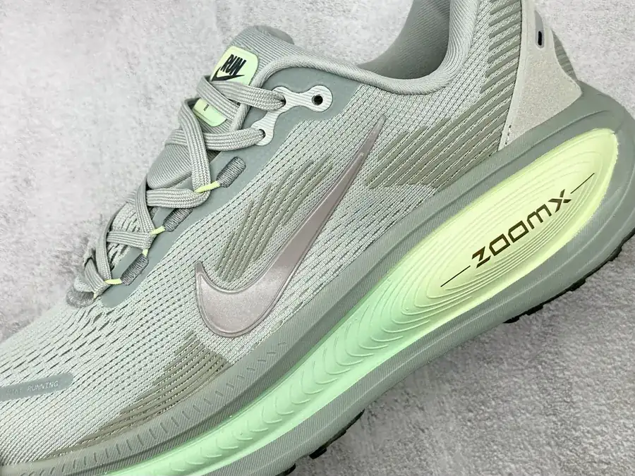 Nike Vomero 18 Premium Original