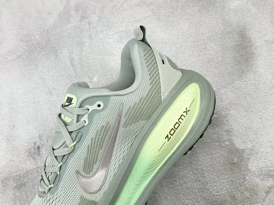 Nike Vomero 18 Premium Original