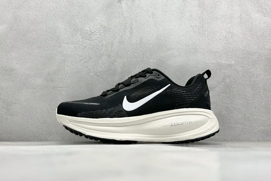 Nike NK Zoom VOMERO 18 Lightweight Running Shoes