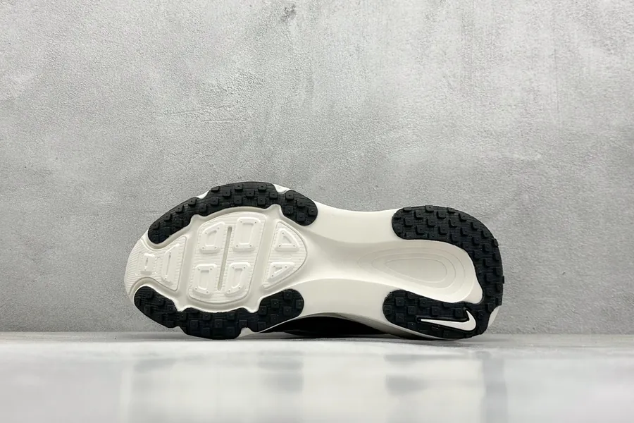 Nike NK Zoom VOMERO 18 Lightweight Running Shoes