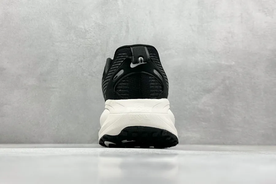 Nike NK Zoom VOMERO 18 Lightweight Running Shoes