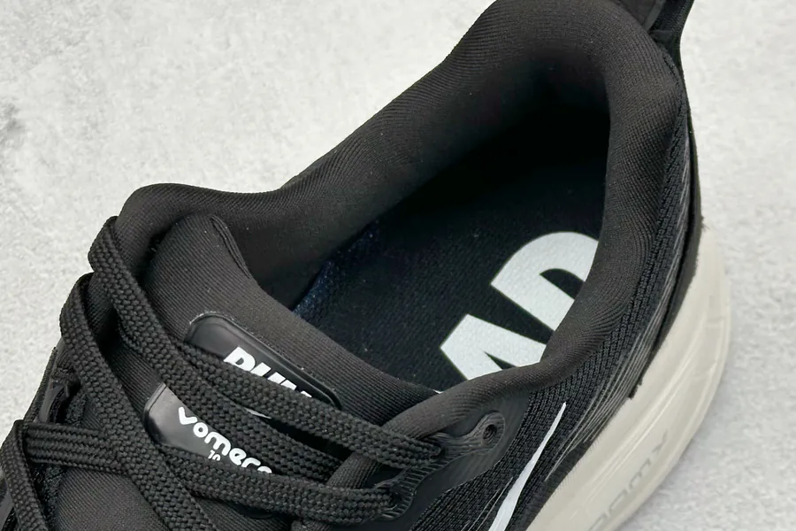 Nike NK Zoom VOMERO 18 Lightweight Running Shoes