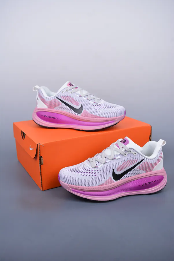 Nike Air Zoom Vomero 18 Premium Running Shoes