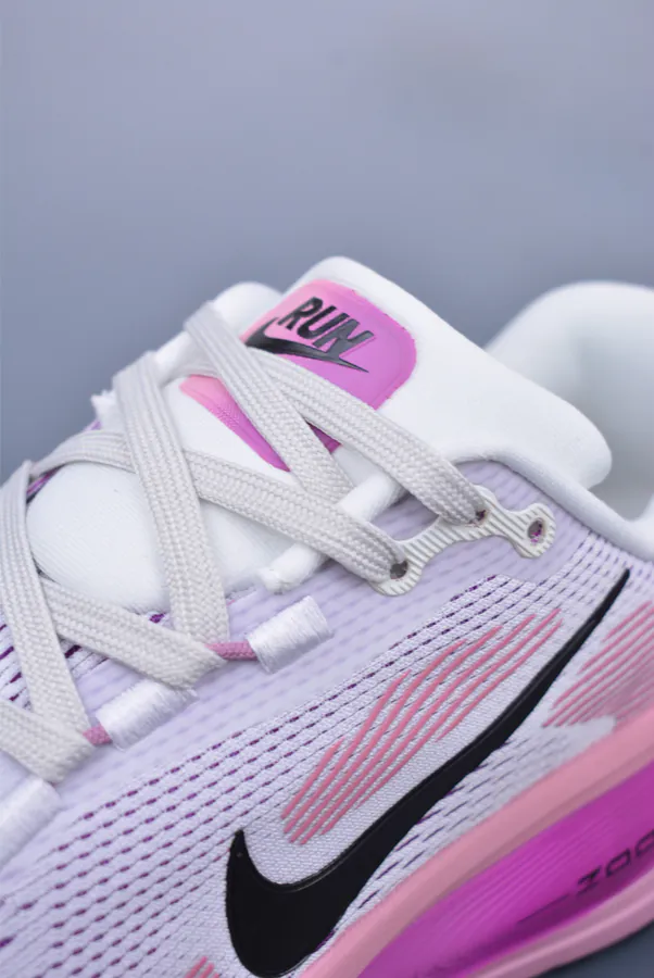 Nike Air Zoom Vomero 18 Premium Running Shoes