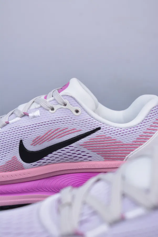 Nike Air Zoom Vomero 18 Premium Running Shoes