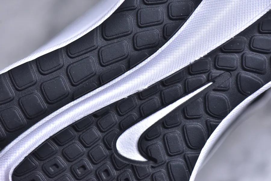 Nike Revolution 13 Wide Running Shoes