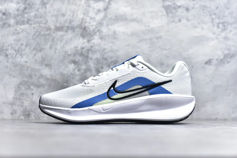 Nike Downshifter 13 Wide Running Shoes for All Levels