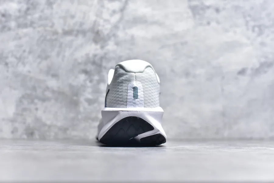 Nike Downshifter 13 Wide Running Shoes for All Levels