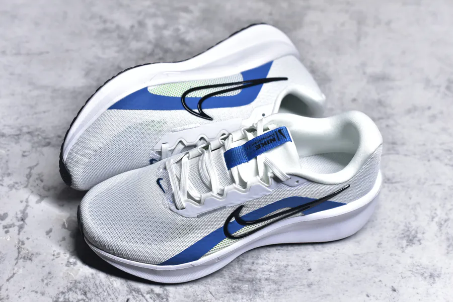 Nike Downshifter 13 Wide Running Shoes for All Levels