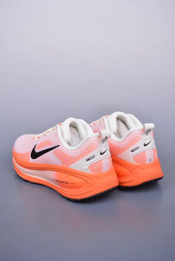 Nike Air Zoom Vomero 18 Premium Running Shoes