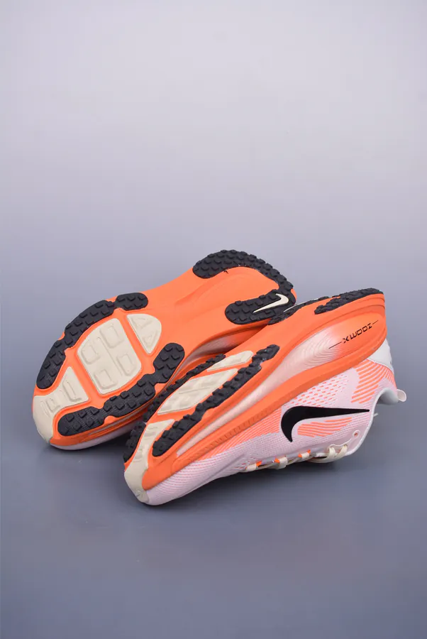 Nike Air Zoom Vomero 18 Premium Running Shoes