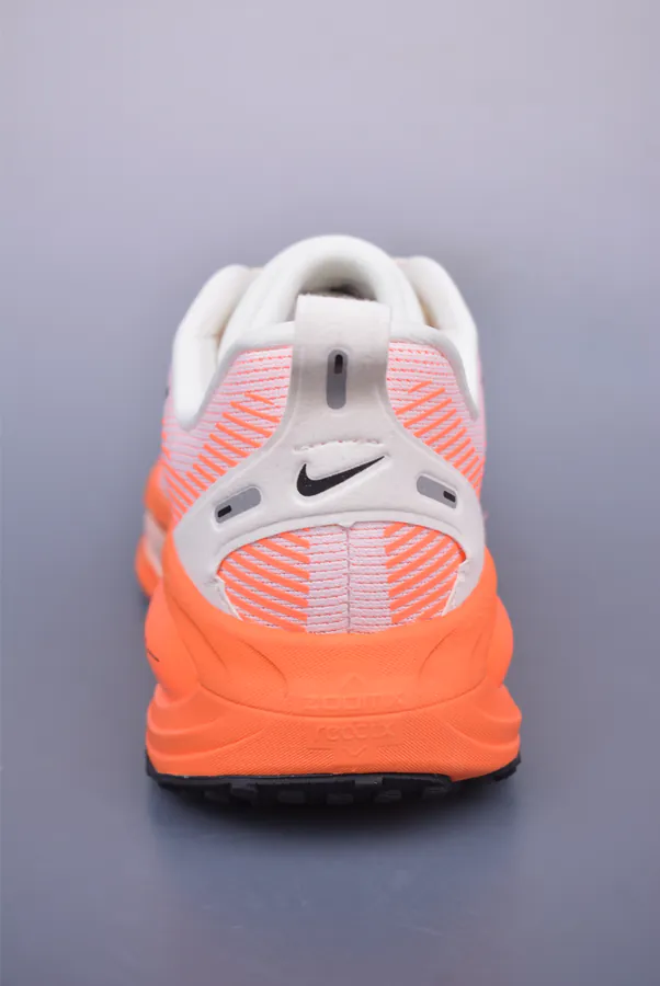 Nike Air Zoom Vomero 18 Premium Running Shoes
