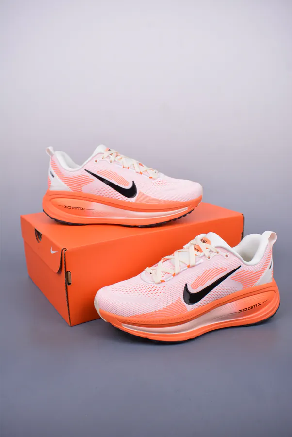 Nike Air Zoom Vomero 18 Premium Running Shoes