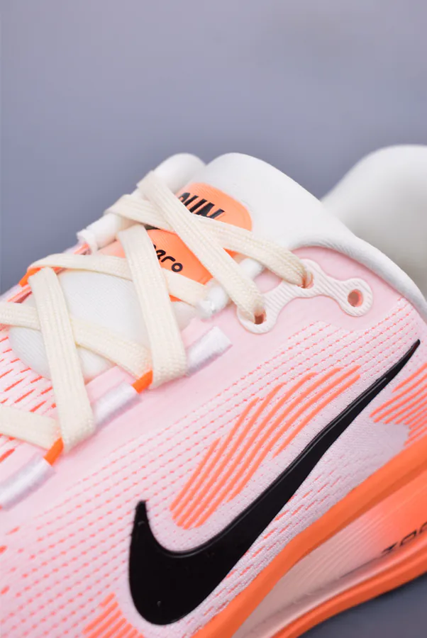 Nike Air Zoom Vomero 18 Premium Running Shoes