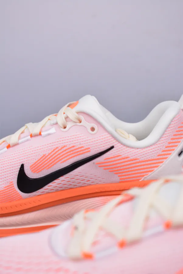 Nike Air Zoom Vomero 18 Premium Running Shoes