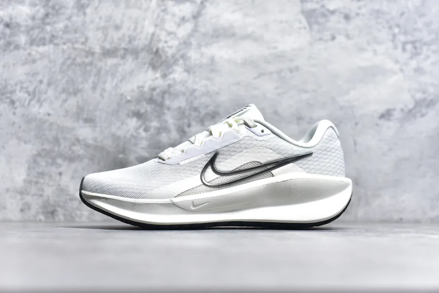 Nike Downshifter 13 Wide Runway Collection