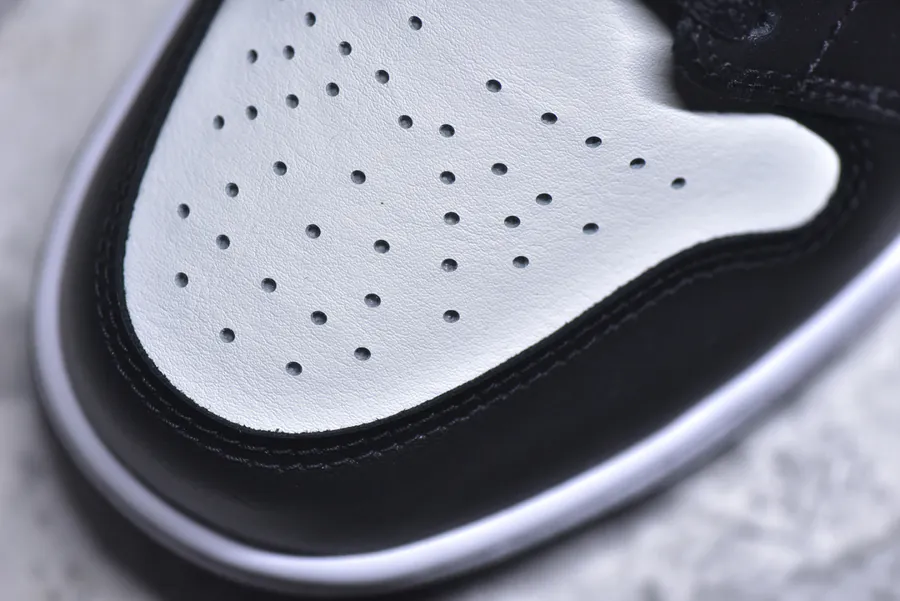 Air Jordan AJ1 Low in Black and White