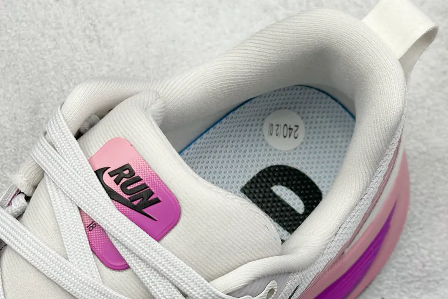 Nike NK Zoom VOMERO 18 Lightweight Running Shoes