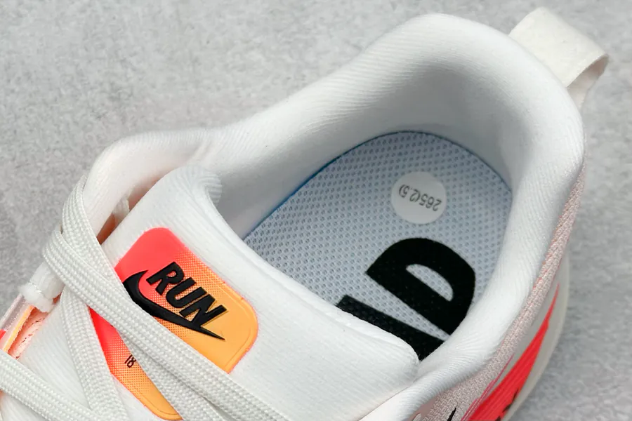 Nike NK Zoom VOMERO 18 Lightweight Running Shoes