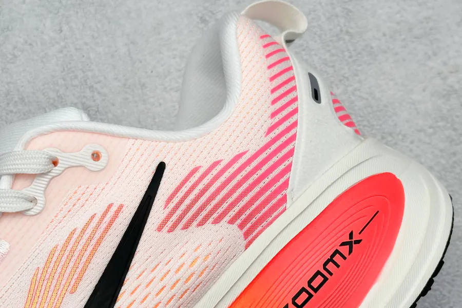 Nike NK Zoom VOMERO 18 Lightweight Running Shoes