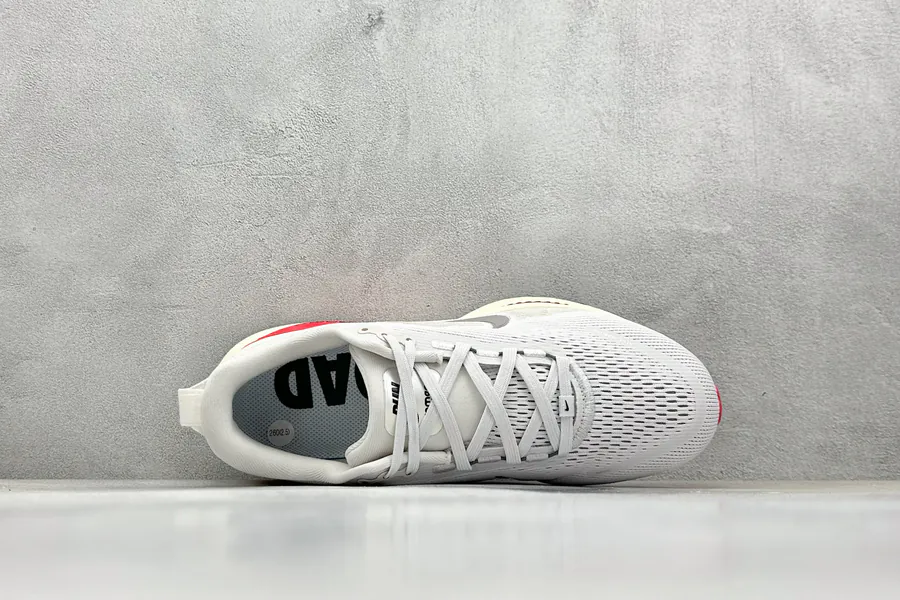 Nike NK Zoom VOMERO 18 Lightweight Running Shoes