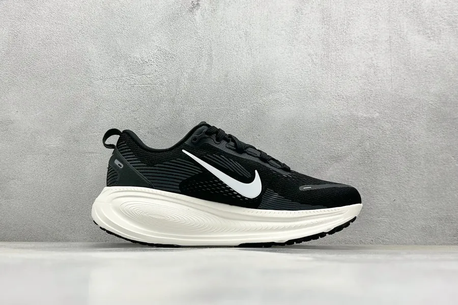 Nike NK Zoom VOMERO 18 Lightweight Running Shoes