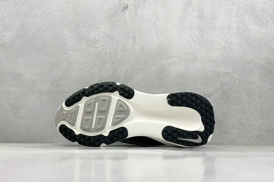 Nike NK Zoom VOMERO 18 Lightweight Running Shoes