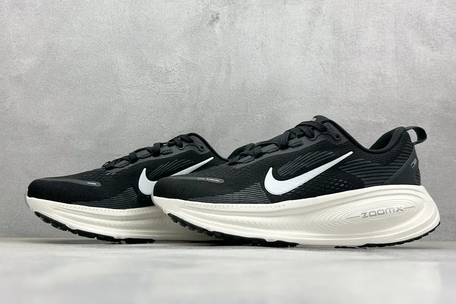Nike NK Zoom VOMERO 18 Lightweight Running Shoes
