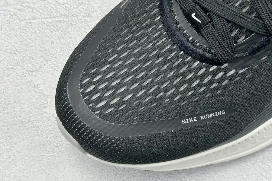 Nike NK Zoom VOMERO 18 Lightweight Running Shoes