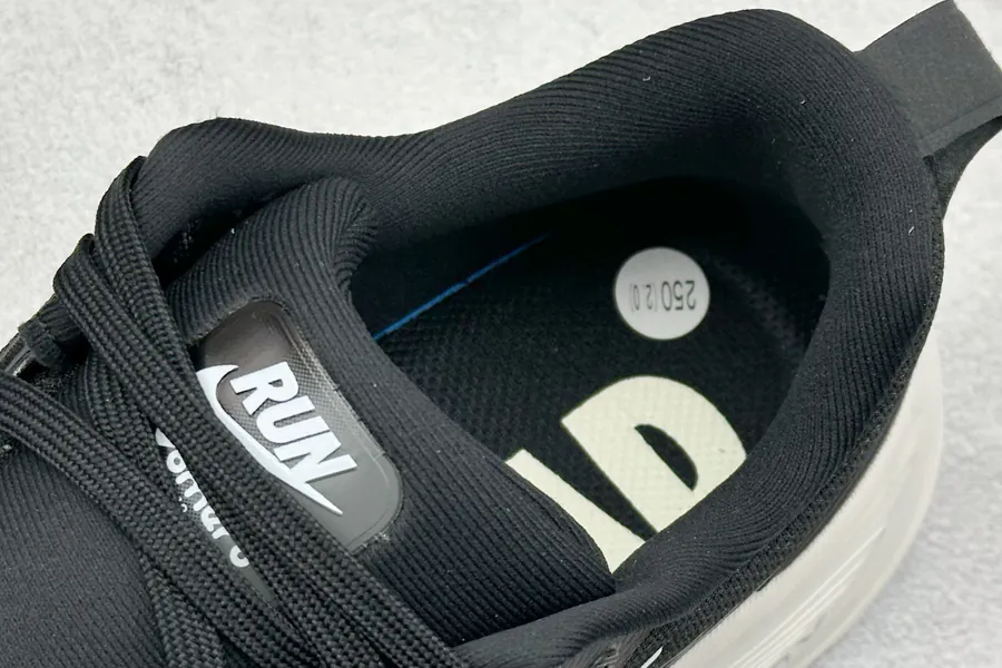 Nike NK Zoom VOMERO 18 Lightweight Running Shoes