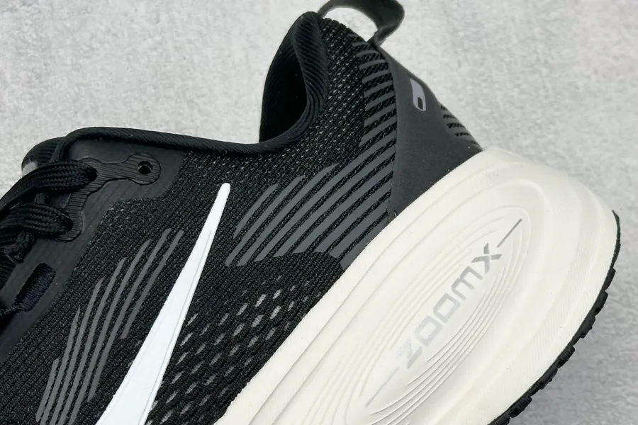 Nike NK Zoom VOMERO 18 Lightweight Running Shoes