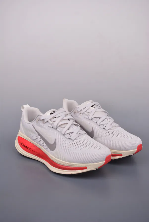 Nike Air Zoom Vomero 18 Premium Running Shoes
