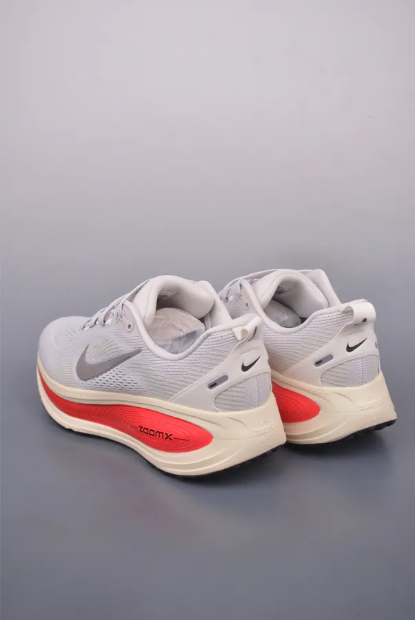 Nike Air Zoom Vomero 18 Premium Running Shoes