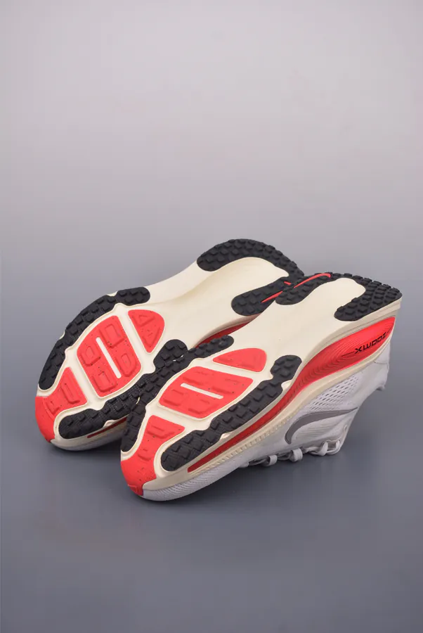 Nike Air Zoom Vomero 18 Premium Running Shoes