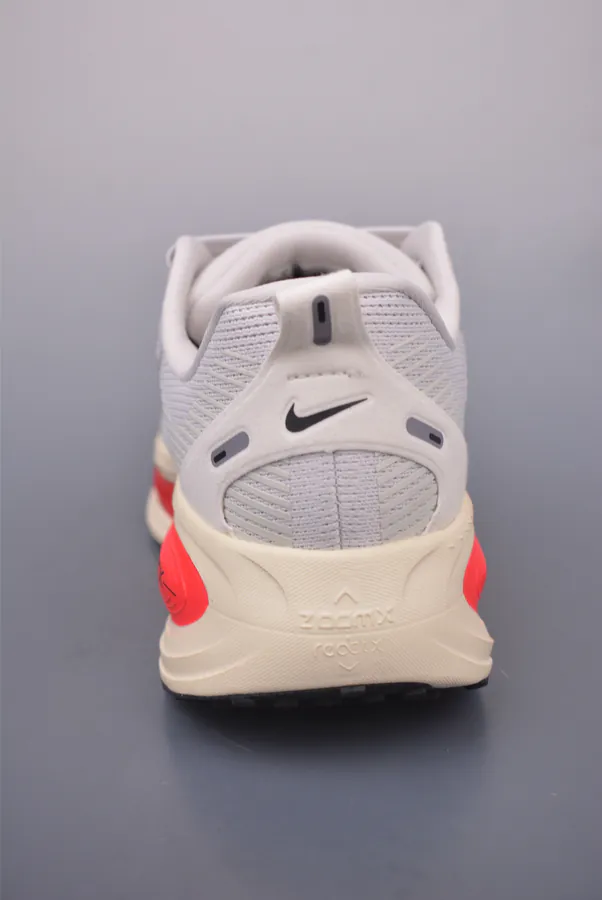 Nike Air Zoom Vomero 18 Premium Running Shoes