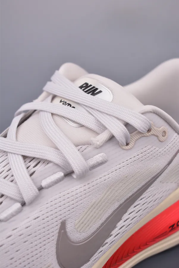 Nike Air Zoom Vomero 18 Premium Running Shoes